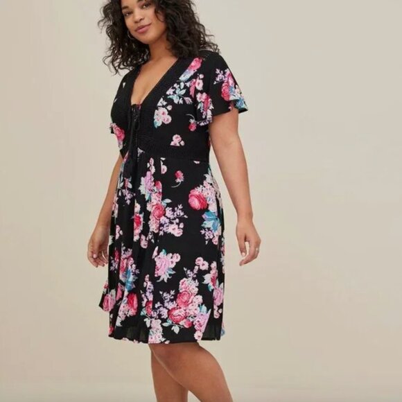 torrid Dresses & Skirts - Torrid Skater Dress Mini Gauze Floral V-Neck Lace Up Black Pink Plus Size 1X